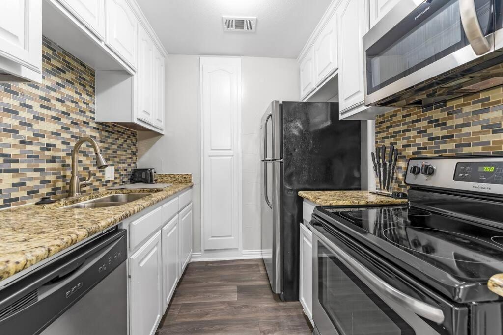Family Friendly 2Bdrm-Walk To At&T/Cowboys Stadium أرلينغتون المظهر الخارجي الصورة