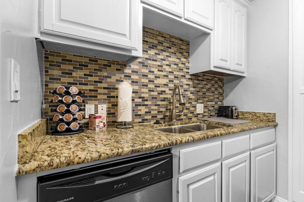 Family Friendly 2Bdrm-Walk To At&T/Cowboys Stadium أرلينغتون المظهر الخارجي الصورة