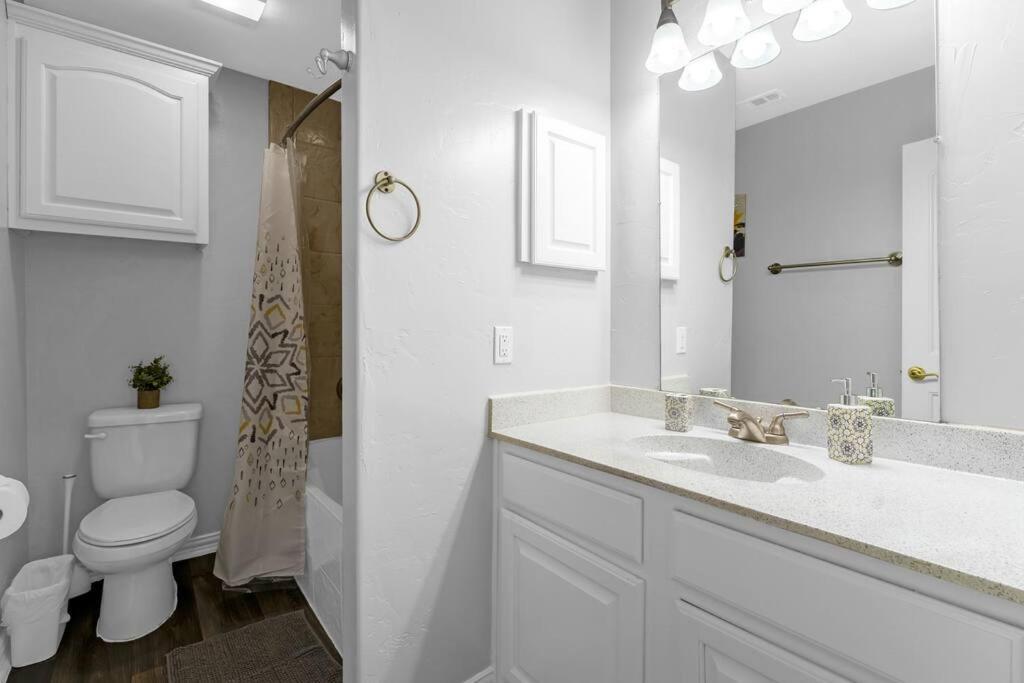 Family Friendly 2Bdrm-Walk To At&T/Cowboys Stadium أرلينغتون المظهر الخارجي الصورة