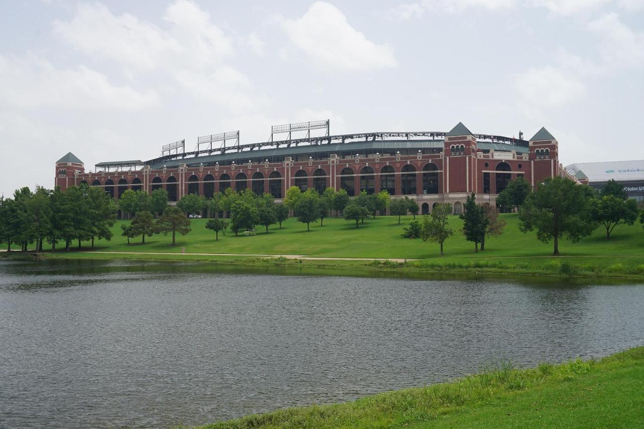 Family Friendly 2Bdrm-Walk To At&T/Cowboys Stadium أرلينغتون المظهر الخارجي الصورة
